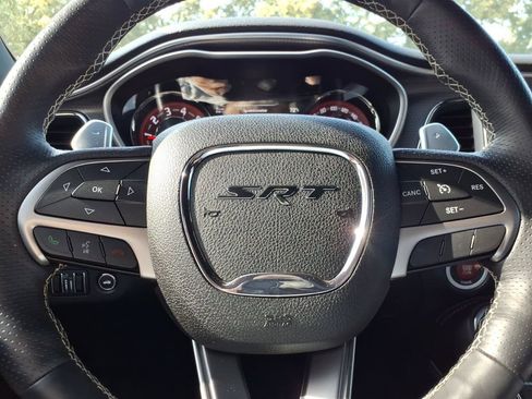 Used 2015 Dodge Challenger SRT Hellcat RWD image 19