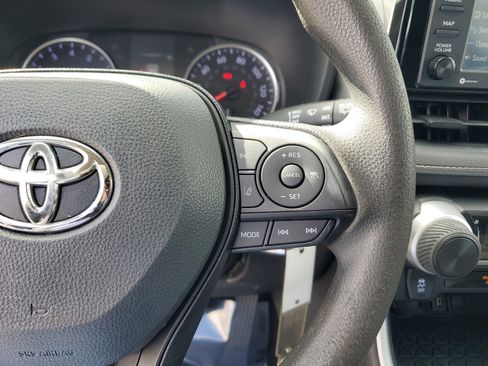 Used 2020 Toyota RAV4 LE image 21