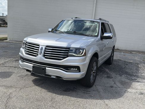 Used 2016 Lincoln Navigator Select RWD image 8