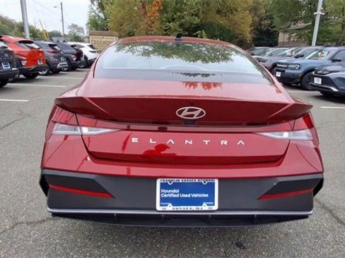 Certified 2024 Hyundai Elantra SEL image 7