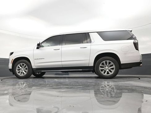 Used 2025 Chevrolet Suburban Premier RWD image 20