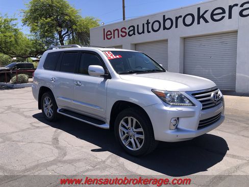 Used 2015 Lexus LX 570 4WD w/ Luxury Package image 2