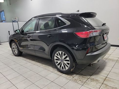 Used 2022 Ford Escape Titanium image 5