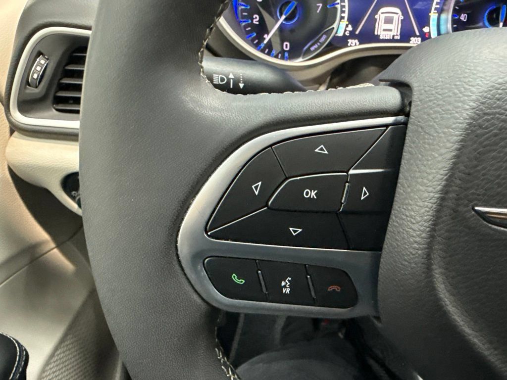 Used 2024 Chrysler Pacifica Touring-L FWD image 20