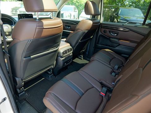 Used 2025 Honda Pilot Elite image 27