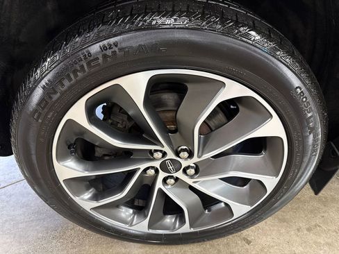 Used 2022 Lincoln Nautilus Reserve w/ Luxury Package image 17