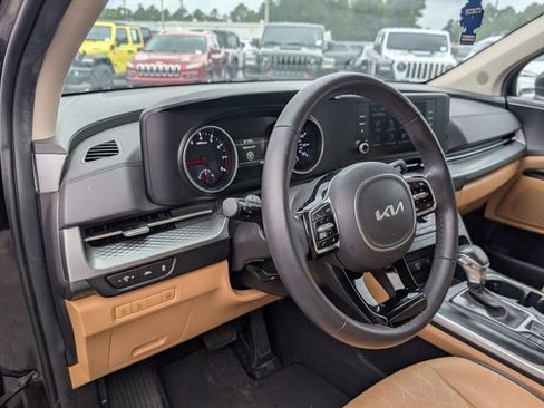 Used 2024 Kia Carnival LX FWD image 32