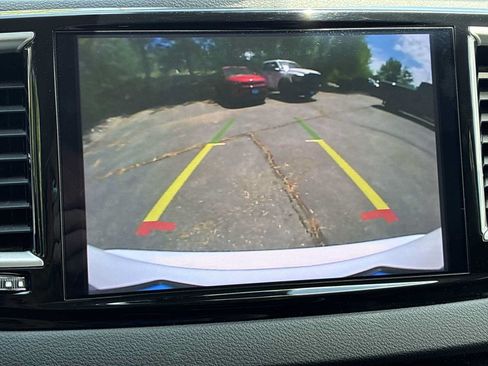 Used 2024 Chrysler Pacifica Touring-L FWD image 22