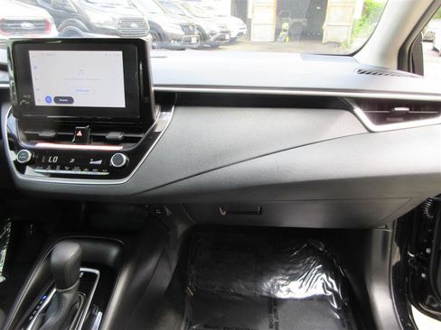 Used 2025 Toyota Corolla LE FWD image 27