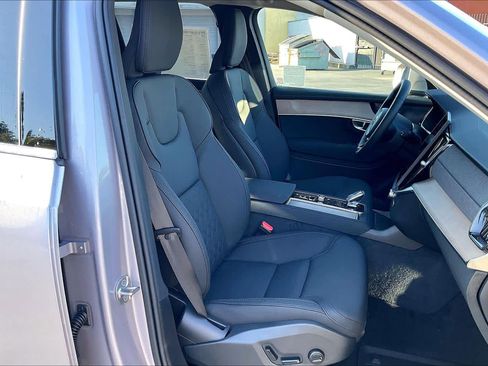 New 2026 Volvo XC90 B5 Plus image 32