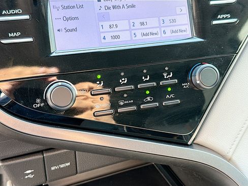 Used 2019 Toyota Camry LE image 22