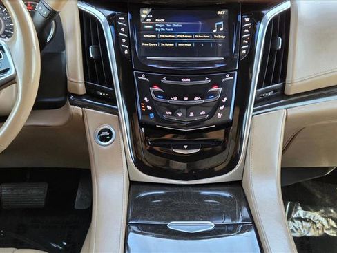 Used 2018 Cadillac Escalade ESV Platinum AWD/4WD image 16