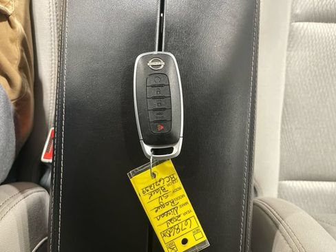 Used 2024 Nissan Rogue SV FWD image 20