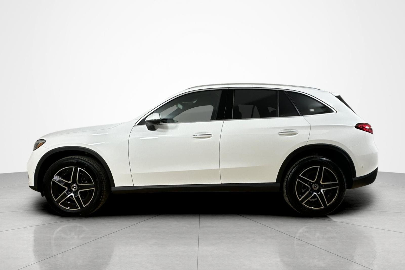 Used 2026 Mercedes-Benz GLC 300 image 2