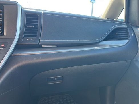 Used 2020 Toyota Sienna SE w/ Protection Package image 32