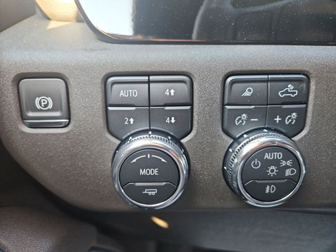 New 2025 GMC Sierra 2500 SLT w/ SLT Premium Package image 16