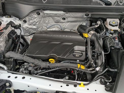 Certified 2025 Chevrolet Trax LT w/ LT Convenience Package image 34