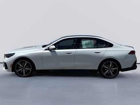 New 2027 BMW 550e xDrive AWD/4WD image 6