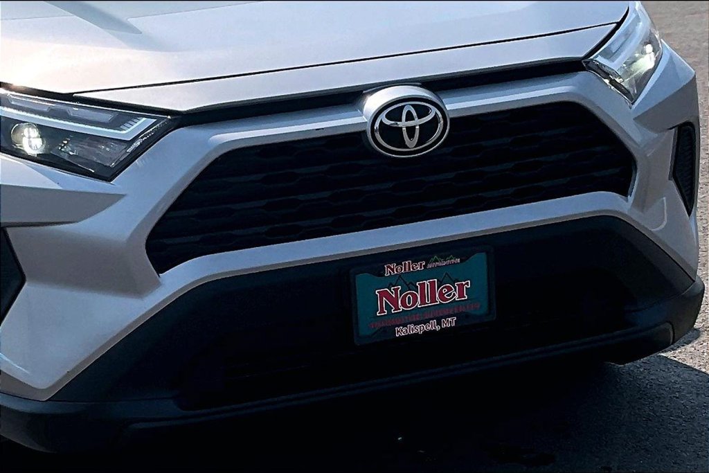 Used 2025 Toyota RAV4 XLE AWD/4WD image 28