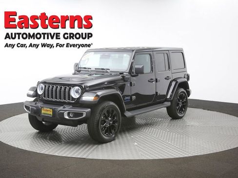Used 2025 Jeep Wrangler Unlimited Sahara AWD/4WD image 51