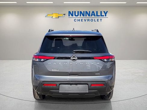 Used 2025 Nissan Pathfinder SV image 4
