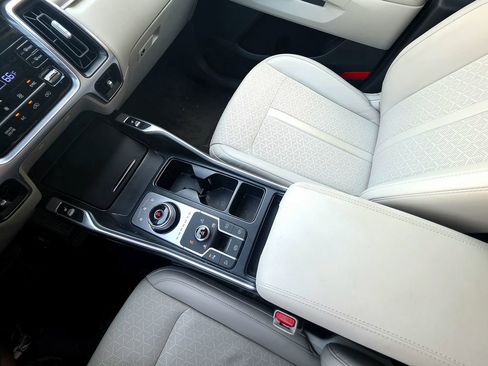 Used 2022 Kia Sorento EX w/ Panoramic Sunroof Package AWD/4WD image 39