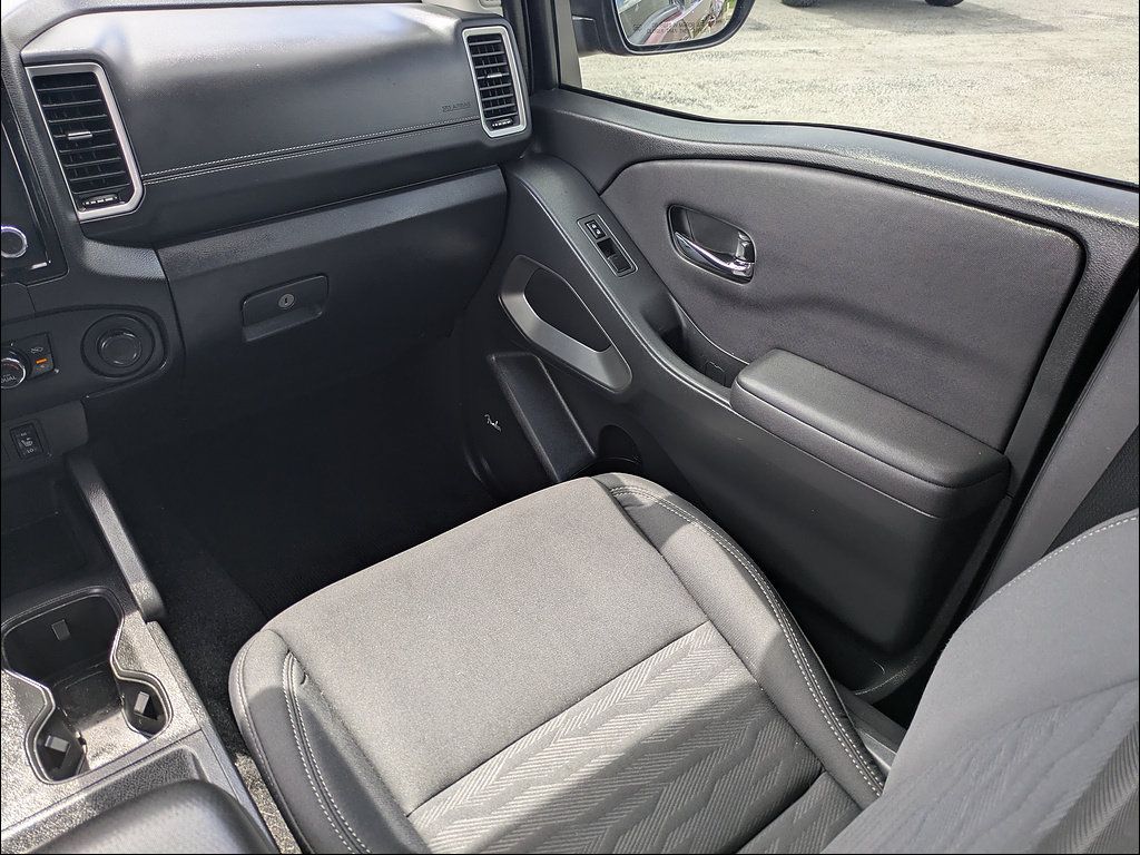 Used 2024 Nissan Frontier SV w/ Technology Package RWD image 20