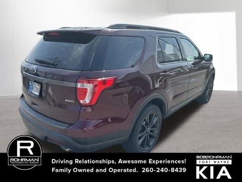 Used 2018 Ford Explorer XLT w/ Equipment Group 202A image 6