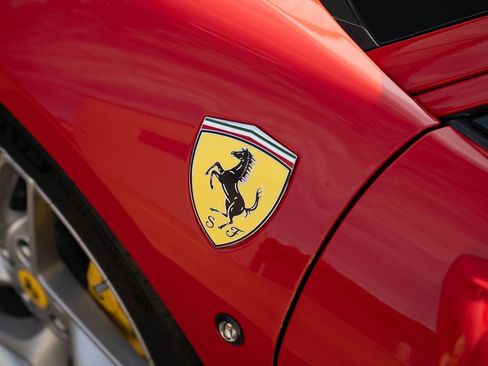 Used 2021 Ferrari F8 Tributo image 16