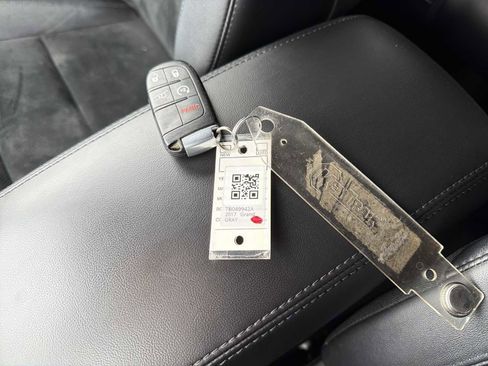 Used 2017 Jeep Grand Cherokee Altitude image 32