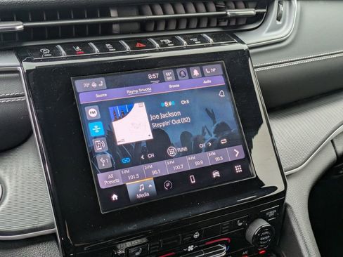 Used 2024 Jeep Grand Cherokee L Laredo image 22