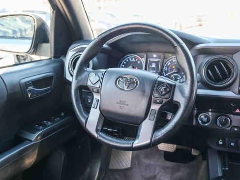 Certified 2022 Toyota Tacoma TRD Off-Road w/ TRD Premium Off Road Package AWD/4WD image 17
