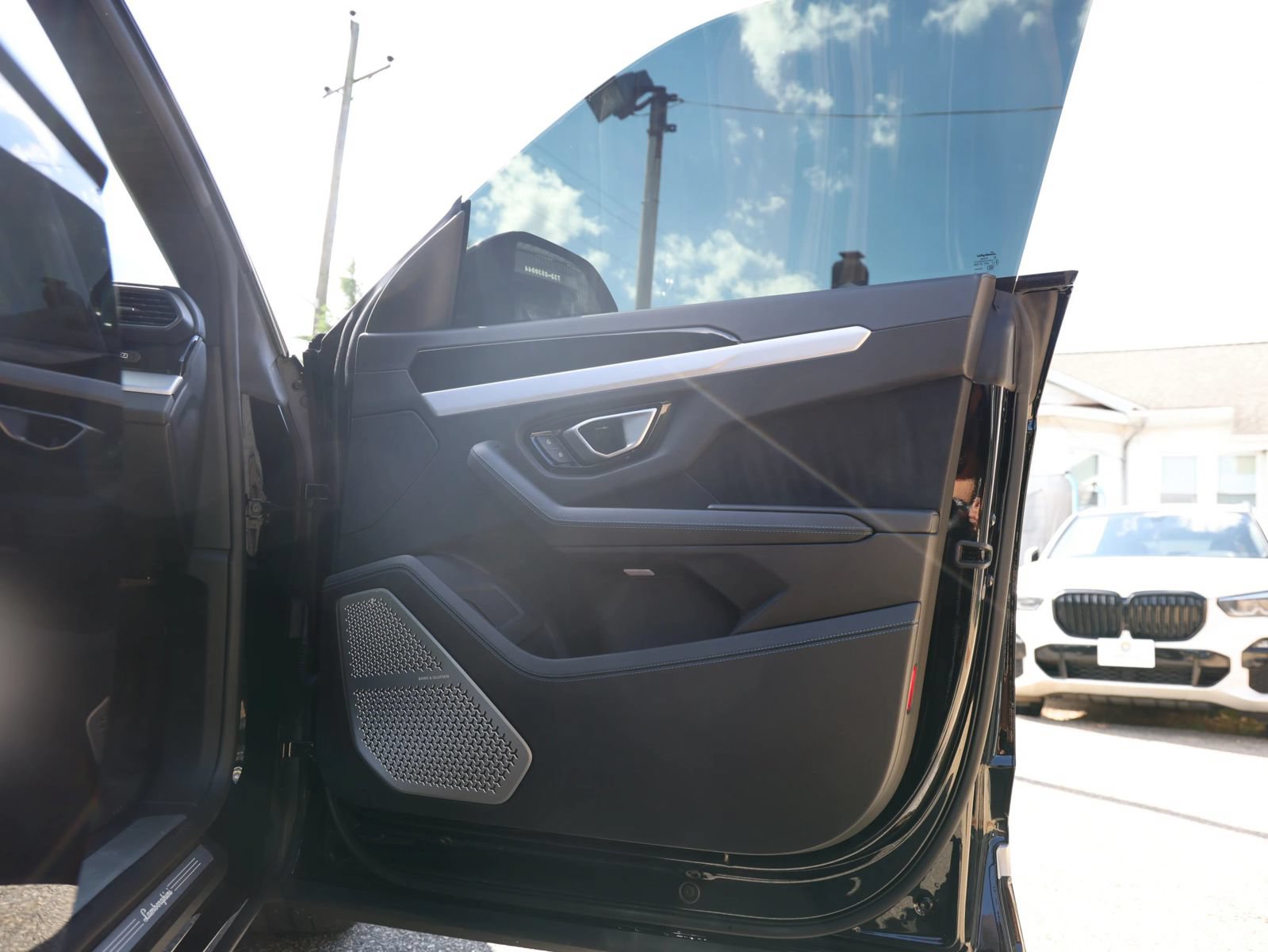 Used 2021 Lamborghini Urus AWD/4WD image 34