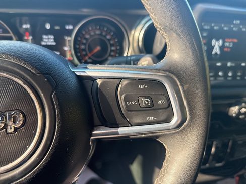 Used 2023 Jeep Gladiator Overland image 22