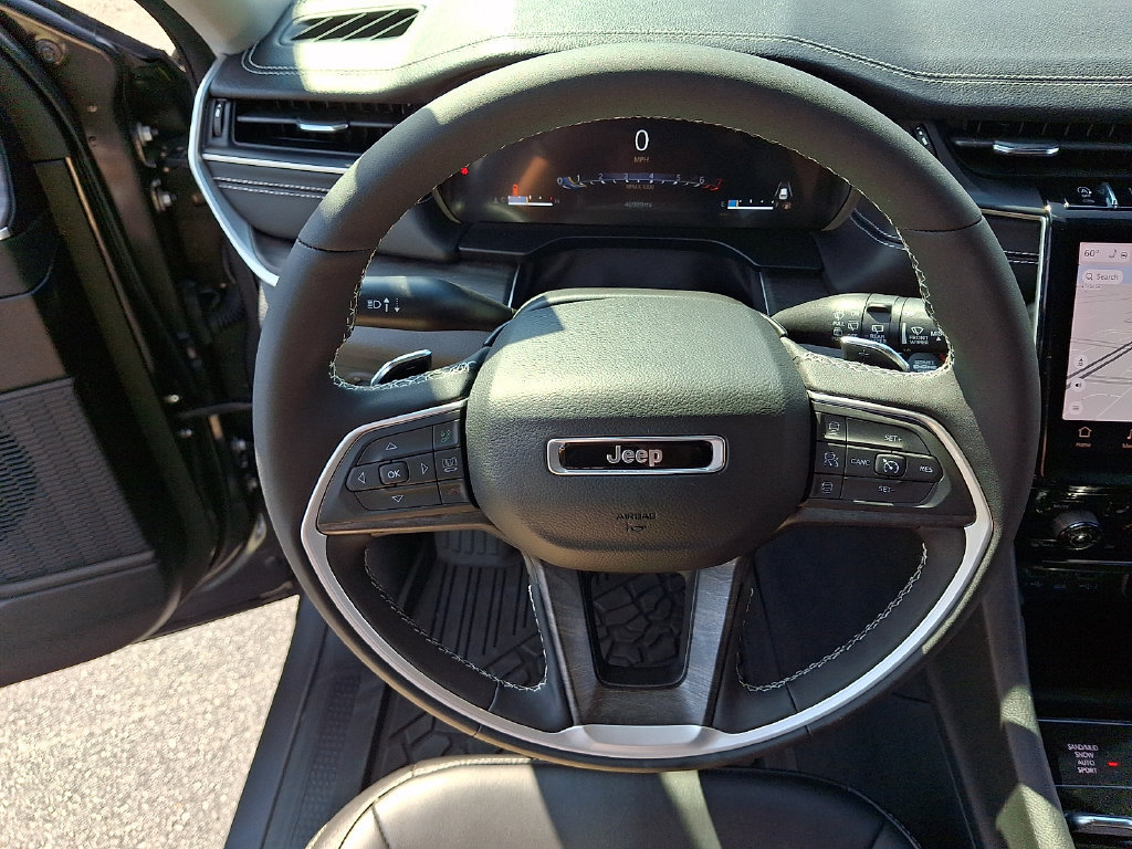 Used 2024 Jeep Grand Cherokee Limited w/ Black Appearance Package AWD/4WD image 19