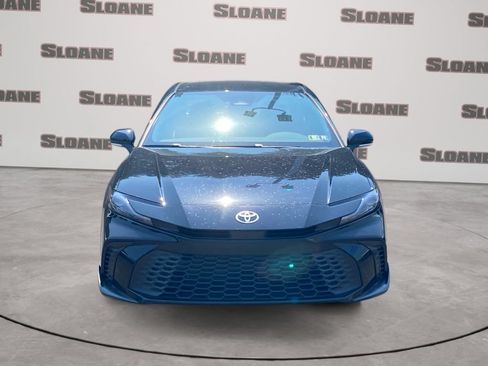 Used 2025 Toyota Camry SE w/ Convenience Package FWD image 3