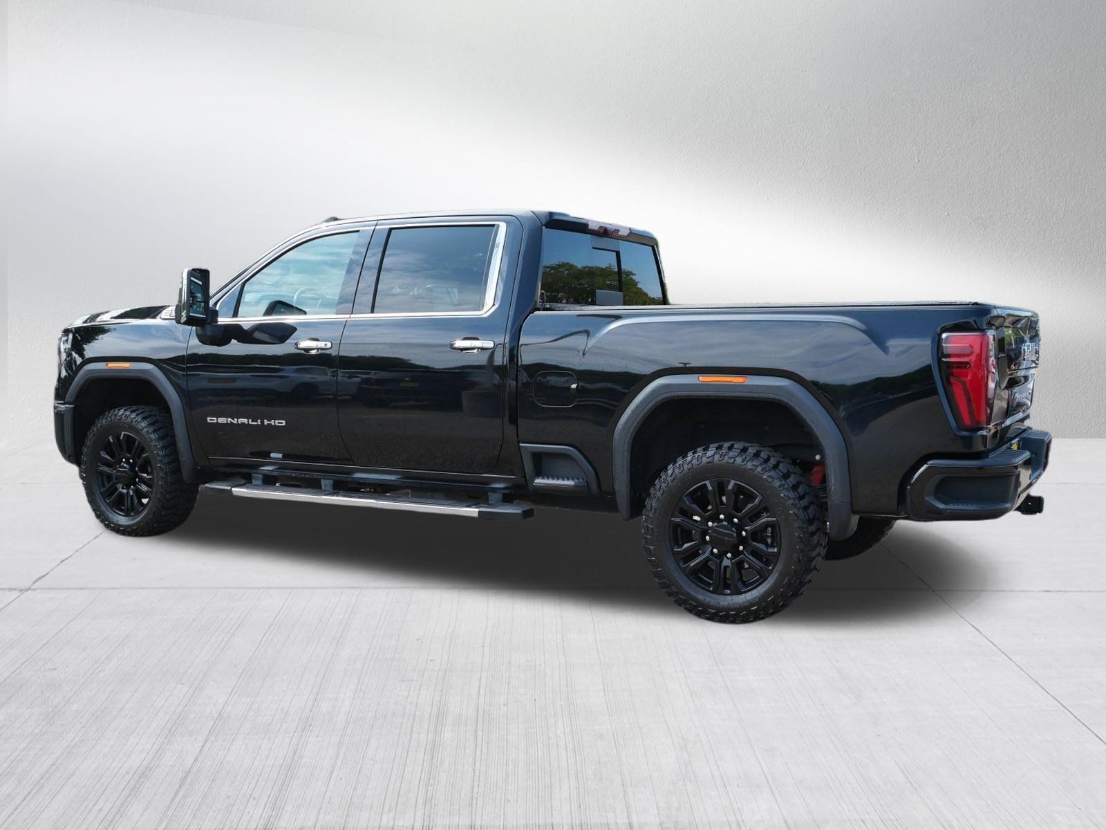 Used 2024 GMC Sierra 2500 Denali w/ Denali Reserve Package AWD/4WD image 5