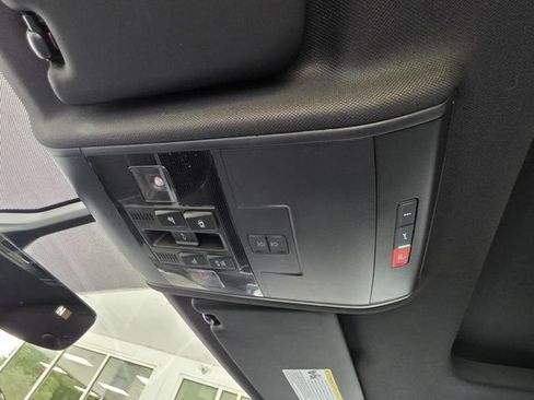 Used 2021 Volkswagen Atlas Cross Sport SE w/ Panoramic Sunroof Package FWD image 28