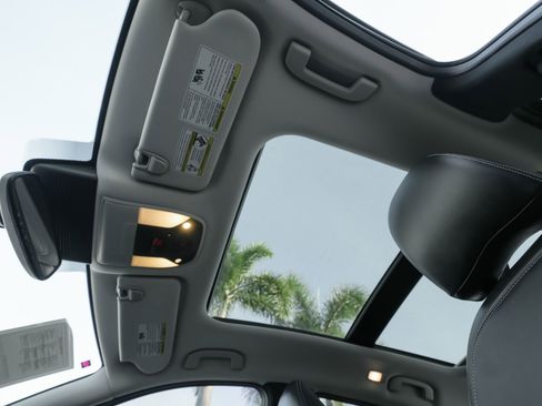 Used 2019 INFINITI QX50 Luxe w/ Navigation Package image 19