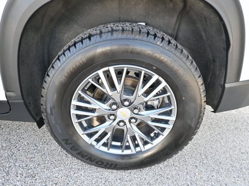 Used 2025 Chevrolet Traverse LT AWD/4WD image 9