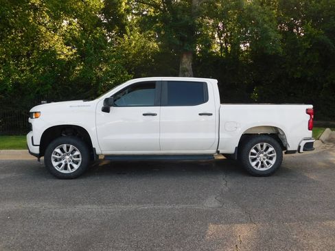 Certified 2020 Chevrolet Silverado 1500 Custom RWD image 2