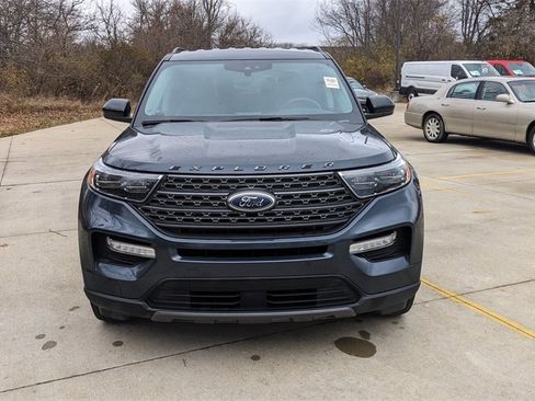 Used 2022 Ford Explorer XLT w/ Equipment Group 202A image 8