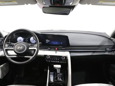 Used 2024 Hyundai Elantra Limited FWD image 12