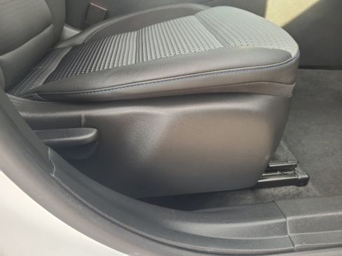 Certified 2025 Chevrolet Trax LT FWD image 30