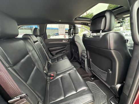 Used 2017 Jeep Grand Cherokee Limited AWD/4WD image 31