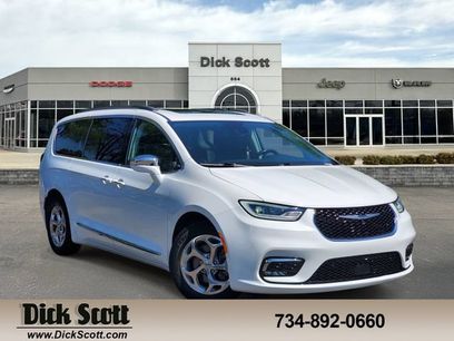 Used 2022 Chrysler Pacifica Limited