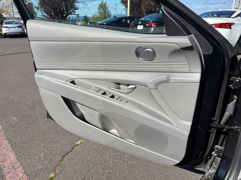 Used 2025 Hyundai Elantra SEL FWD image 20