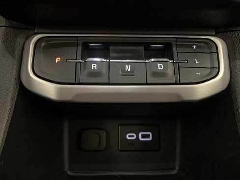 Used 2023 GMC Acadia SLE w/ Driver Convenience Package image 8