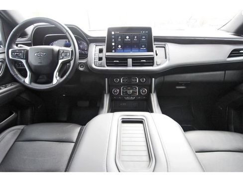 Used 2022 Chevrolet Suburban Z71 w/ Luxury Package image 8