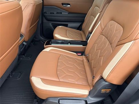 New 2026 Nissan Pathfinder Platinum image 19